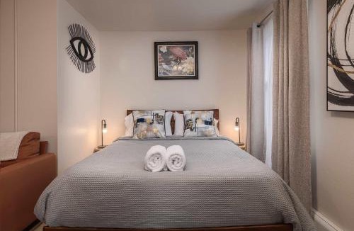 Downtown Anchorage Apartment | Downtown Art Deco - Studio