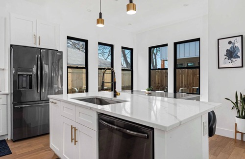 Govalle House | Downtown ATX - Unit A | Modern Home | Pool