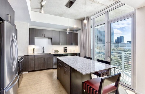 Civic District Condo | Downtown Austin - Large 2BR Pres. - Rooftop Pool - Walk To 6th St.