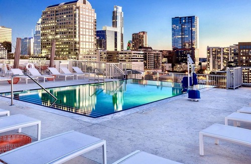 Civic District Condo | Downtown Austin - Large 2BR Pres. - Rooftop Pool - Walk To 6th St.