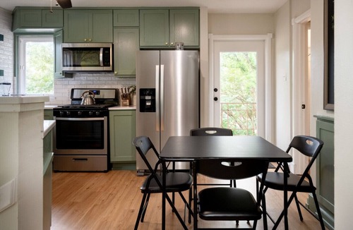 Bryan House | Downtown Bryan Treehouse: Hot Tub and Peaceful Escape