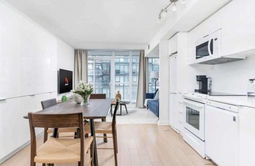 Fort York Apartment | Downtown condo Steps to Entertainment District