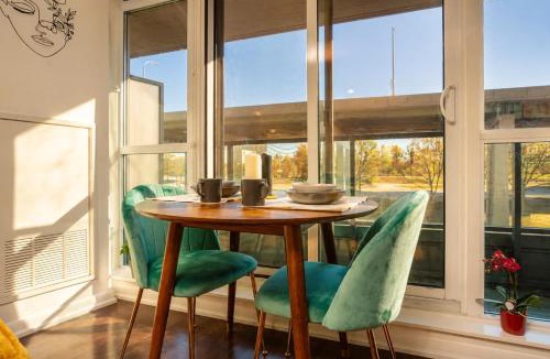 CityPlace Apartment | Downtown Cozy 1BR Condo - Pool & Hot Tub, Ideal for longer stays