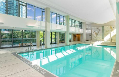 CityPlace Apartment | Downtown Cozy 1BR Condo - Pool & Hot Tub, Ideal for longer stays