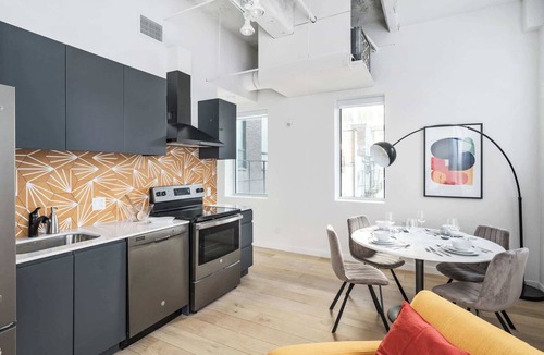 Downtown Montreal Apartment | Downtown|Cozy 1BR+Sofa Bed |2 Baths| Walk Everywhere