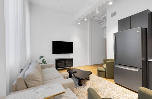 Downtown Montreal Apartment | Downtown|Cozy 1BR+Sofa Bed |2 Baths| Walk Everywhere