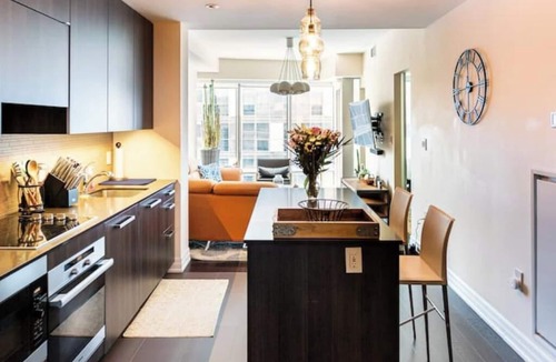 Financial District Condo | Downtown Gorgeous Luxury Condo 1 B+Den+2 full bath