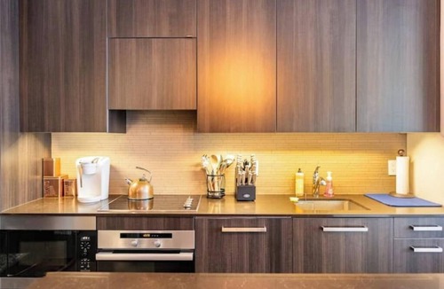 Financial District Condo | Downtown Gorgeous Luxury Condo 1 B+Den+2 full bath
