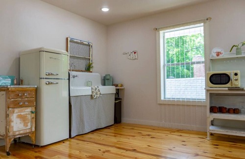 Eureka Springs Historic District House | Downtown! Historic Loop Entire Home Free Parking