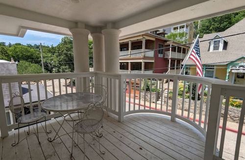 Eureka Springs Historic District House | Downtown! Historic Loop Entire Home Free Parking