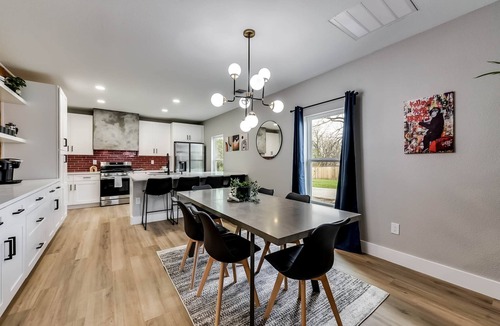 McKinney House | Downtown McKinney Modernized Historical home