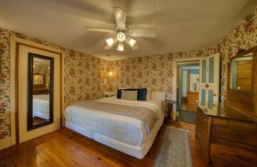 Eureka Springs Historic District House | Downtown Primrose Piedmont House