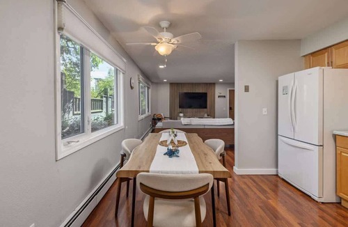 Downtown Anchorage Apartment | Downtown Urban Retreat Sleeps 4 King Bed