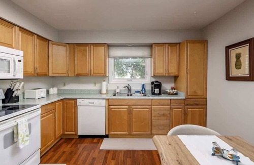 Downtown Anchorage Apartment | Downtown Urban Retreat Sleeps 4 King Bed