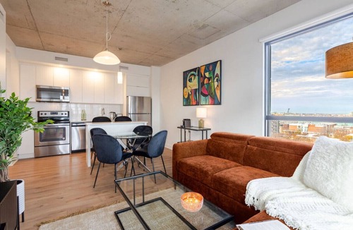 Quartier des Spectacles Apartment | Downtown View Apartment | Free Parking