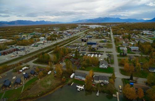 Wasilla House | Downtown Wasilla Lakefront Home