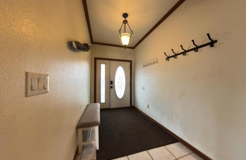 Wasilla House | Downtown Wasilla Lakefront Home