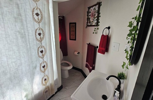 Des Moines Bed & Breakfast | Drake Ivy Barn