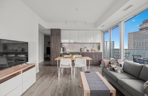Central Waterfront Hotel | Dream Suite in Harbourfront core with Amazing Lake & CN Tower view