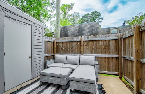 Longview House | Dreamy 2 bdr Longview Townhome