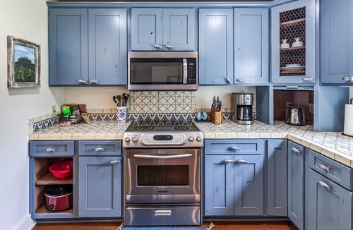 Mountain View House | DrutherBe-on-the-River ~ Luxe White River w/FAST WIFI