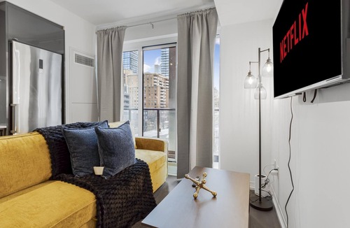 Garden District Hotel | Dundas District Suites