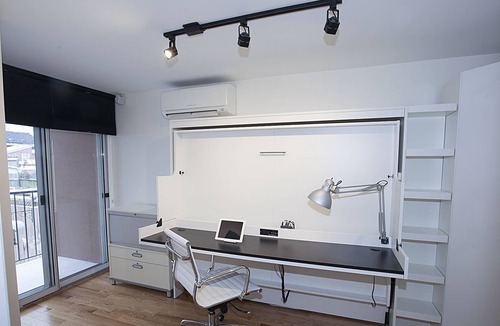 Cabbagetown South House | DUNDAS SQUARE Luxury - hybrid office & Fireplace!