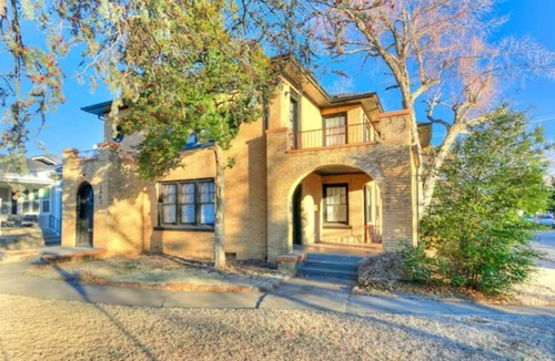 Crestwood Apartment | Duplex - Downstairs. near the Plaza District.