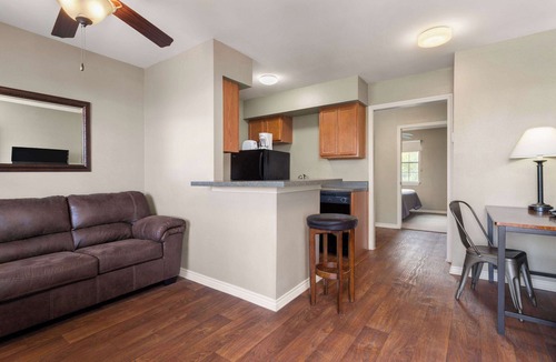 Three Rivers Hotel | Eagle's Den Three Rivers Texas a Travelodge by Wyndham