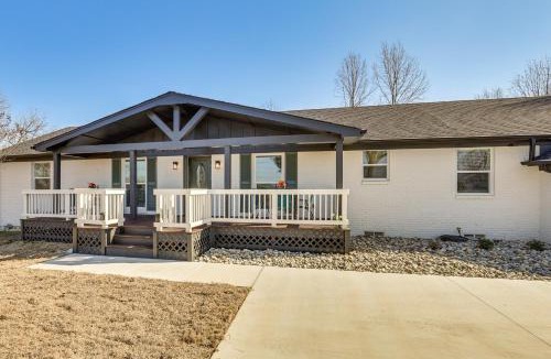 Longview House | East Texas Group Getaway! Modern Longview Home