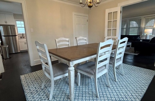 Harters Heights House | Easy Campus Access! All things Notre Dame steps away! Perfect for all ND events.