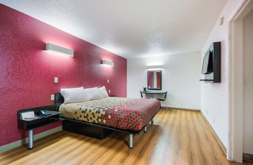Del City Hotel | Econo Lodge