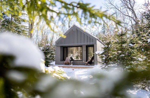 Algonquin Highlands Cabin | Edge of Stillness at Dimensions | Cabin Seventeen | Meals Included