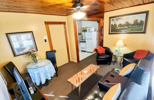 Mid America Cabin | Edgewater Resort - Cottage #8