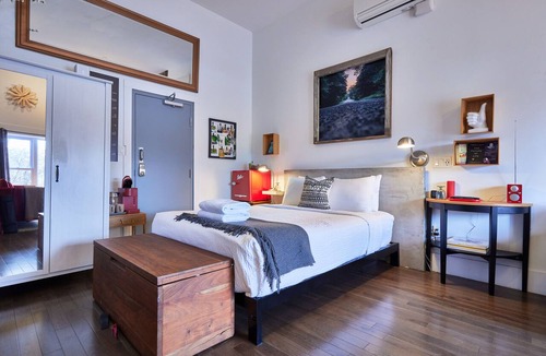 Stratford House | Edisons Inn