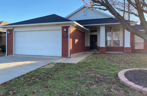 Edmond House | Edmond 3BR Sleeps 8 - Bunks + Games