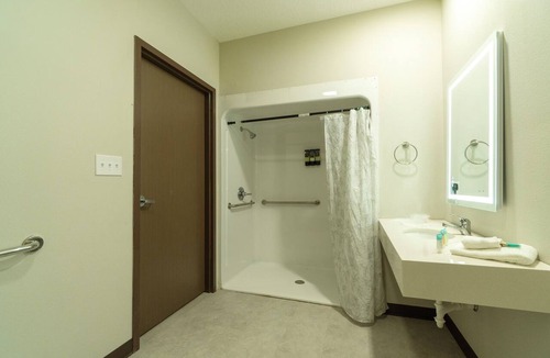 Sulphur Hotel | Efficiency De Luxe Sulphur Near Lake Charles I 10