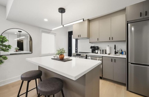 Parkdale Apartment | Elegant 2BR Retreat Sleek Design & Comfort