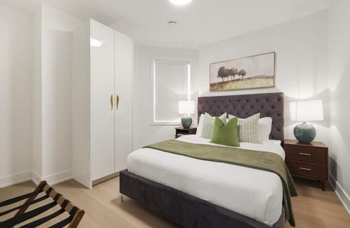 Parkdale Apartment | Elegant 2BR Retreat Sleek Design & Comfort
