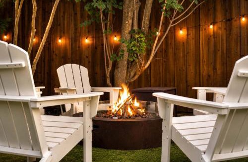 Keller House | Elegant 5BR Pool House with Cinema Fire Pit and Games
