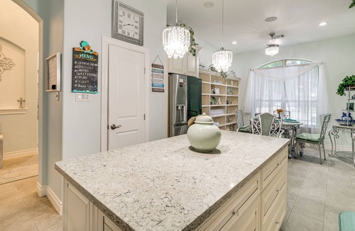 Spring House | Elegant Spring Home w/Full Kitchen & Pool
