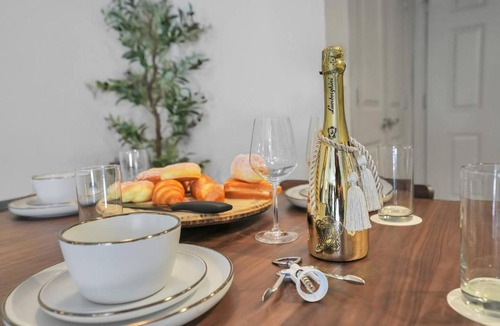 Elgin Apartment | Elgin Oasis Suite A