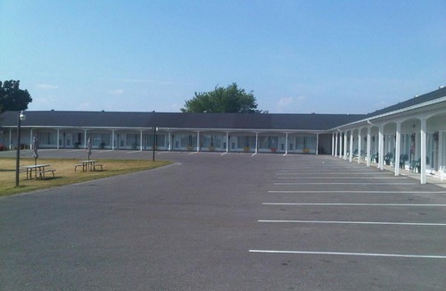 Kingston Hotel | Embassy Motel