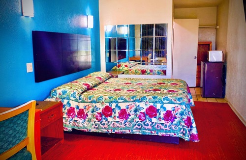 Oak Cliff Hotel | Embassy motel