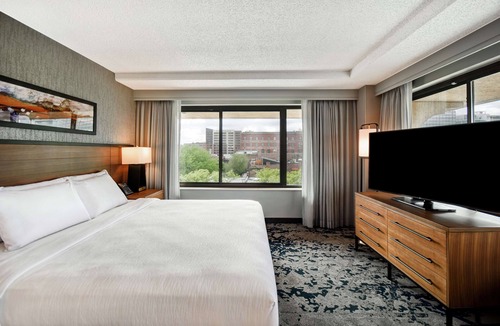Old Market Hotel | Embassy Suites by Hilton Omaha Downtown Old Market