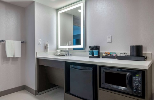 Tulsa Hotel | Embassy Suites by Hilton Tulsa I-44