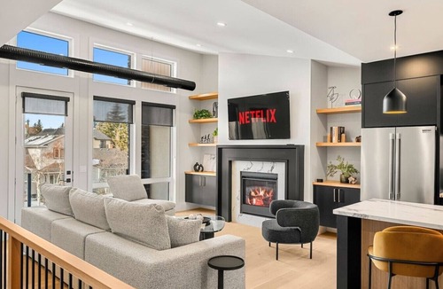 Killarney House | Ember House | Lux 2 Bed | Min to DT