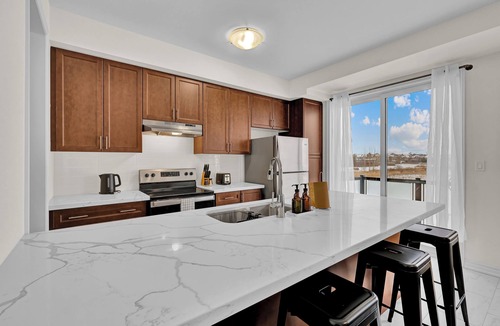 Durham Region House | Embers Nest - 5 beds, 4 baths, 2 park, Backyard, Thermea Spa