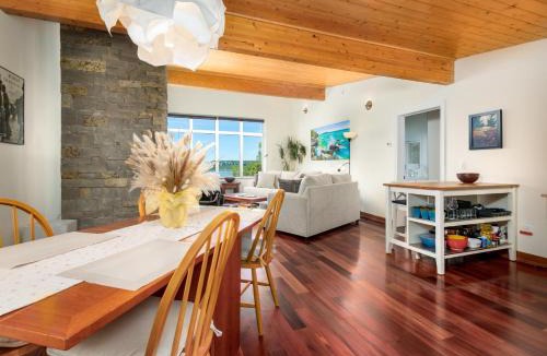 Lion's Head Bed & Breakfast | Emerald Waters Artists BNB Retreat Waterfront