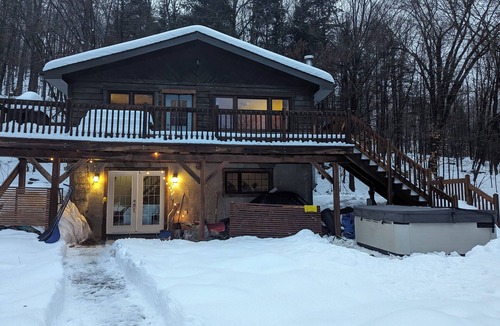 Les Pays-d'en-Haut Regional County Municipality Ski Chalet | Enchanted chalet with Hot Tub near Saint Sauveur